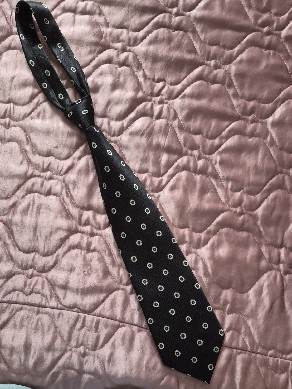 Classic Black Men's Tie with Polka Medallion Pattern